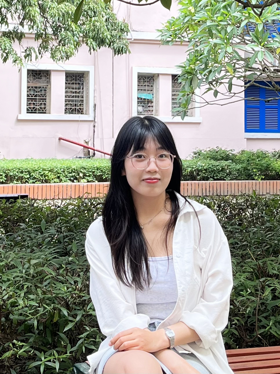 Cô Hoàng Thị Hoa