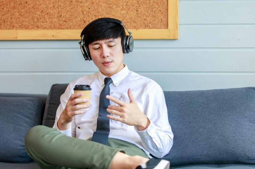 Nghe và lặp lại từng câu trong bài khóa Tiếng Trung