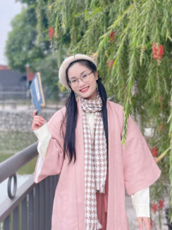 Cô Phùng Thị Quỳnh Giao