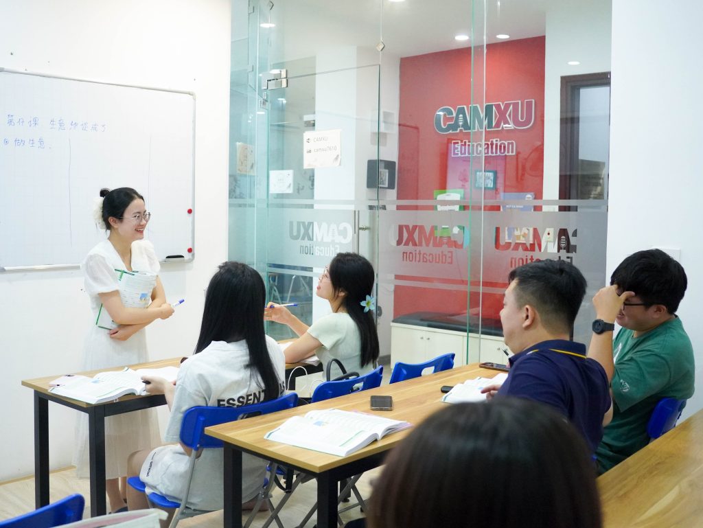 Giao tiếp trực tiếp với giáo viên với các tình huống thực tế